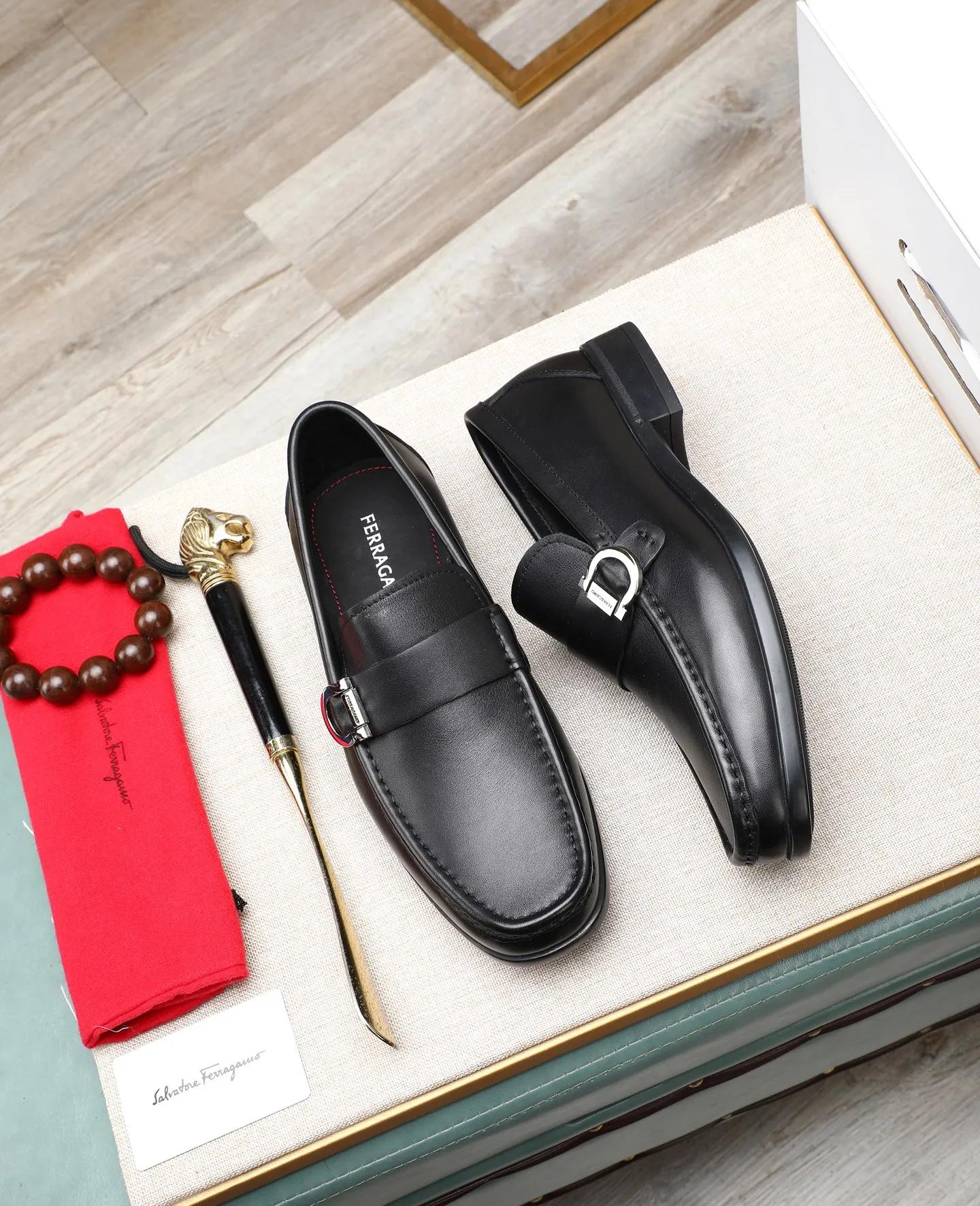 Men's clothing and shoes 💰700📛📛High-end goods! Salvatore Ferragamo is the world's top luxury footwear brand. It comes from Italy, the kingdom of fashion. It is famous all over the world for its traditional handmade design and novel styles... 🚶🏻🚶🏻 Top-quality suit shoes are sold simultaneously at the counter. This style is purely handmade. The fabric is imported Italian calfskin➕soft water-dyed cowhide lining. Specially available with original deep rubber outsole🌀🌀Size: 38➖44